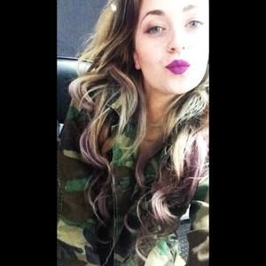 Meet your Posher, Danielle